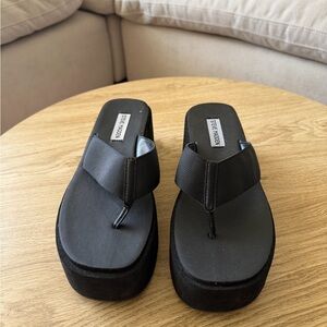 Steve Madden Black Platform Thong Sandals with Wide Strap